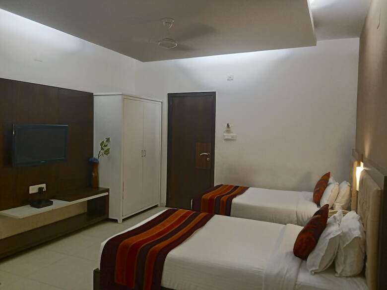 Hotel Aarohi Starz Club