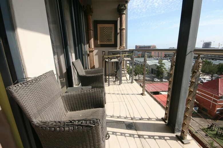 Rockwell Apartments By Ctha