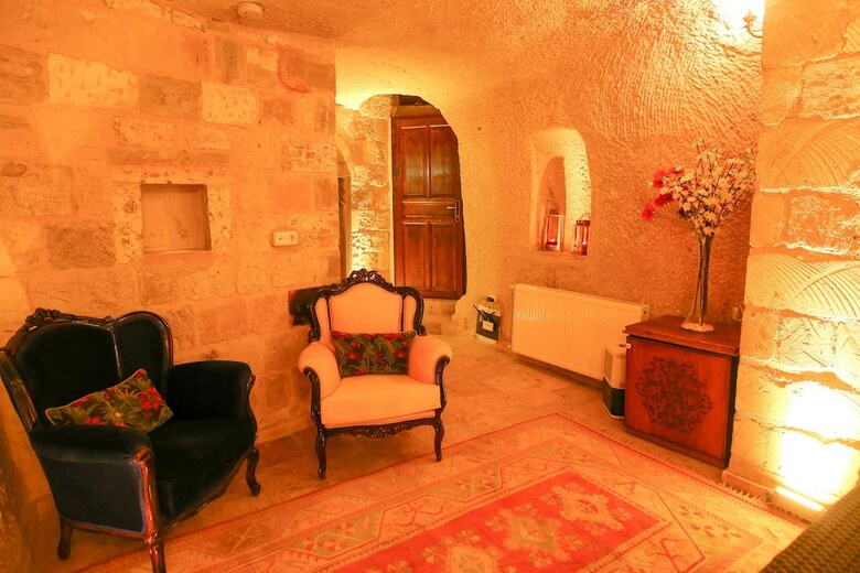 Bedrock Cave Hotel -adults Only