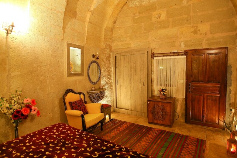 Bedrock Cave Hotel -adults Only