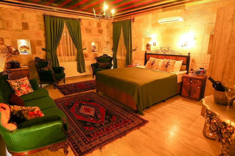 Bedrock Cave Hotel -adults Only