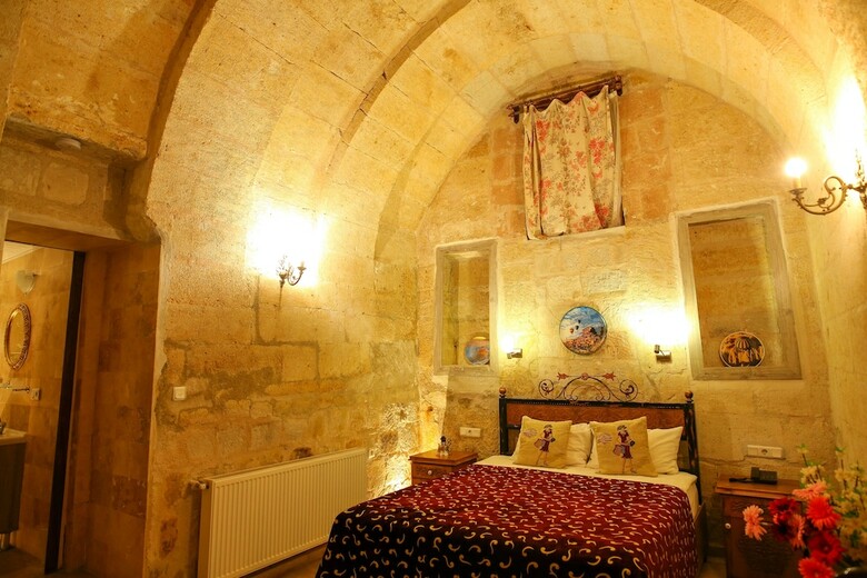 Bedrock Cave Hotel -adults Only