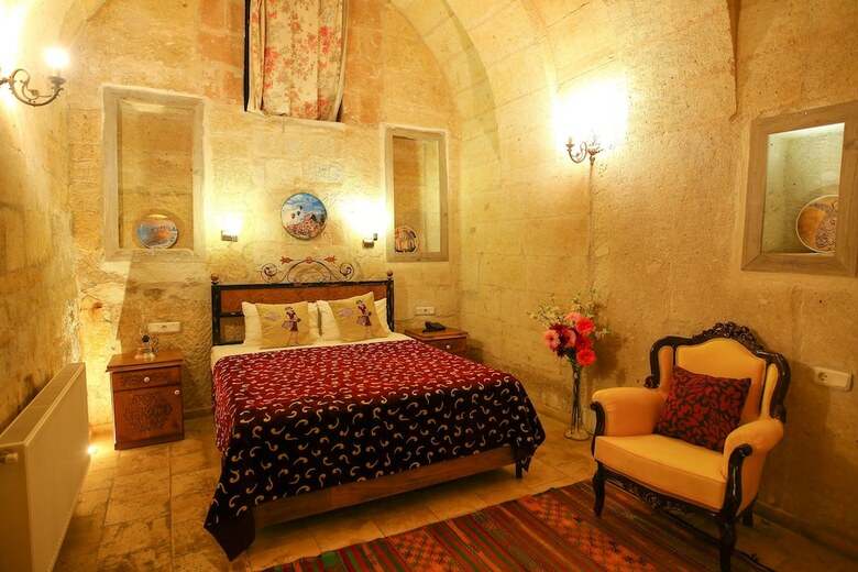 Bedrock Cave Hotel -adults Only