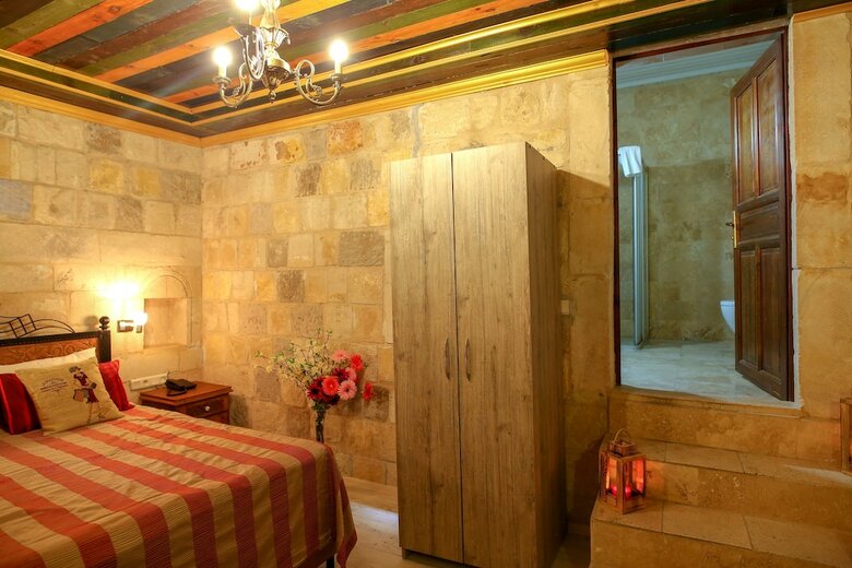 Bedrock Cave Hotel -adults Only