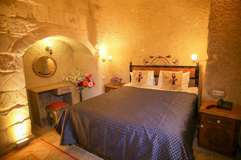 Bedrock Cave Hotel -adults Only