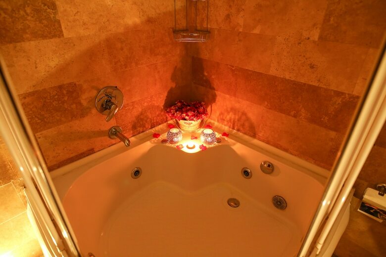 Bedrock Cave Hotel -adults Only