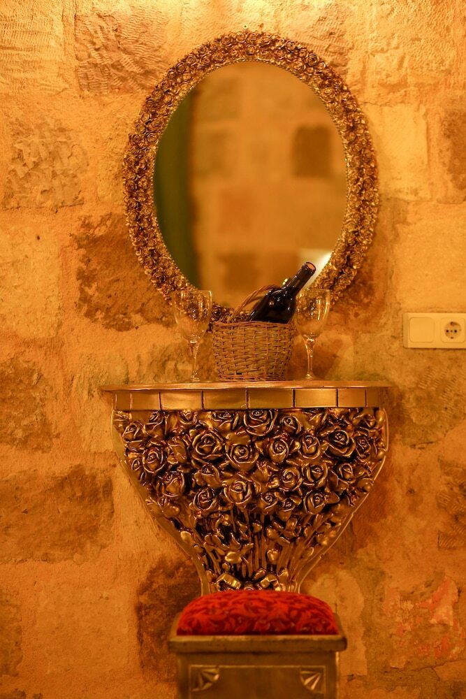 Bedrock Cave Hotel -adults Only