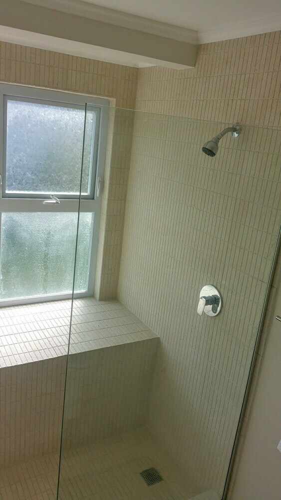 Oceanic View Apartment At Fern Court