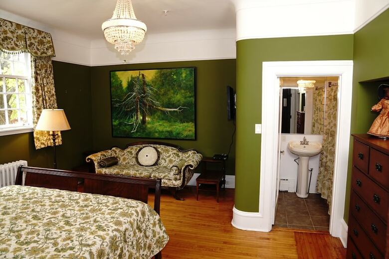Hotel Monroe House Executive Suites