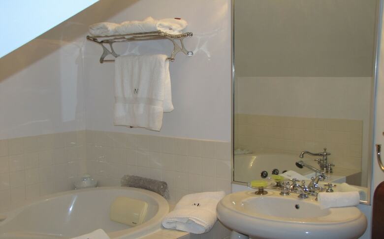 Hotel Monroe House Executive Suites