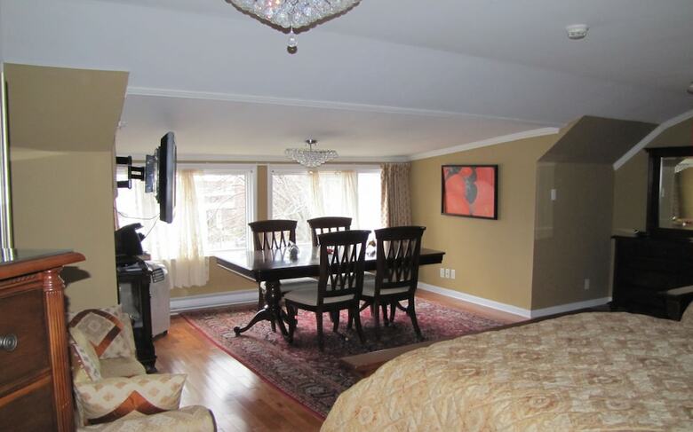 Hotel Monroe House Executive Suites
