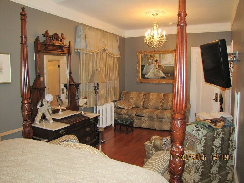 Hotel Monroe House Executive Suites