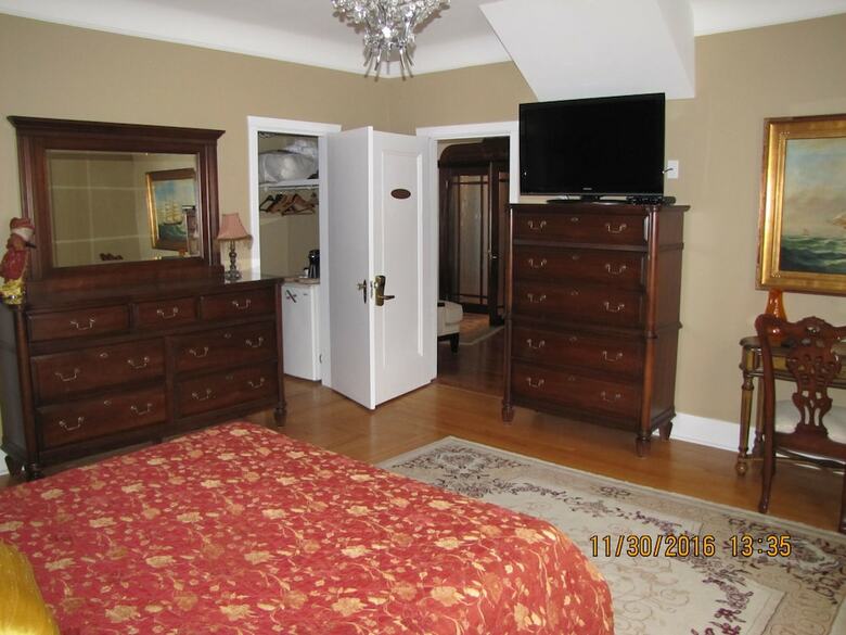 Hotel Monroe House Executive Suites