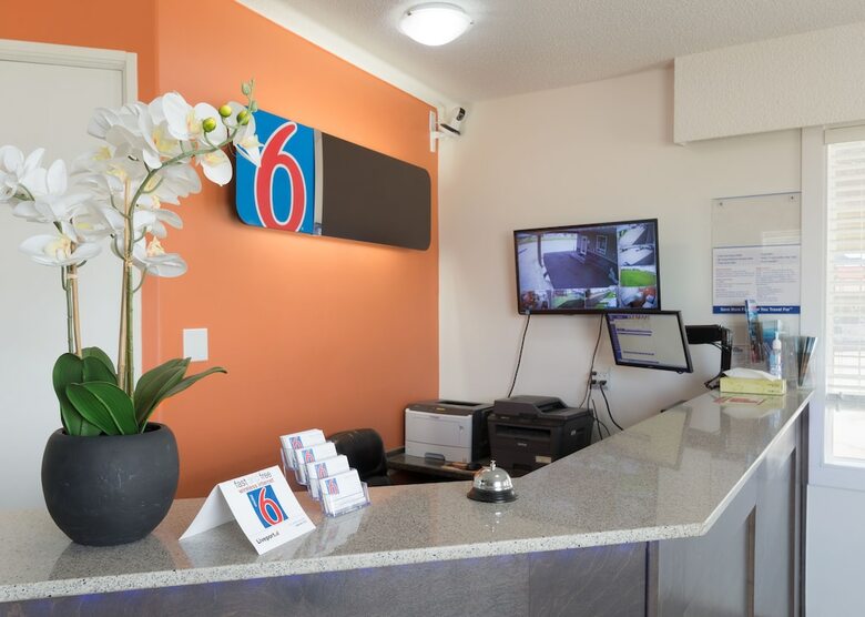 Hotel Motel 6 Fort Nelson, Bc
