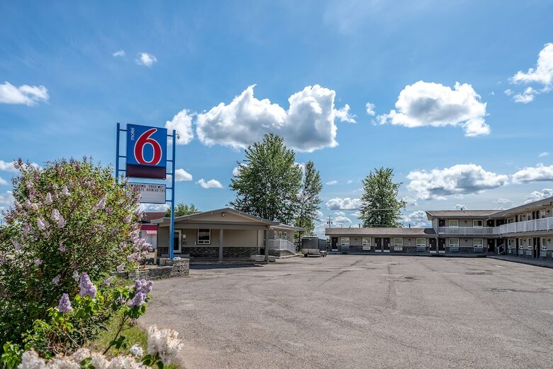 Hotel Motel 6 Fort Nelson, Bc