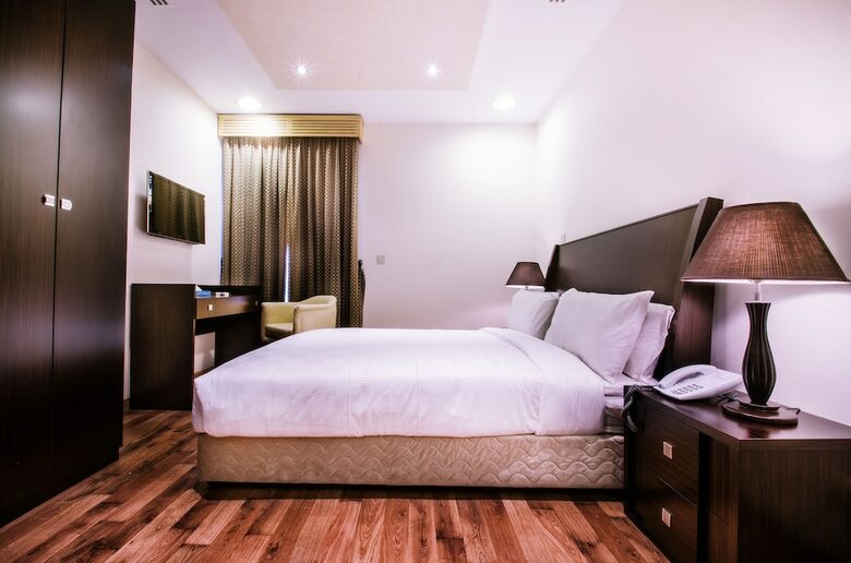 Karan Hotel