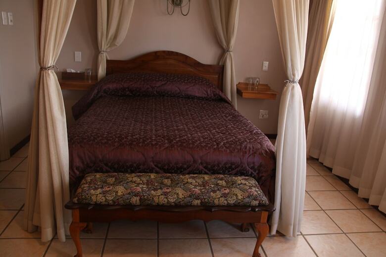 Hotel Red Mountain House