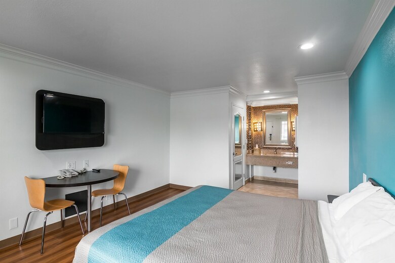 Motel 6 Norwalk