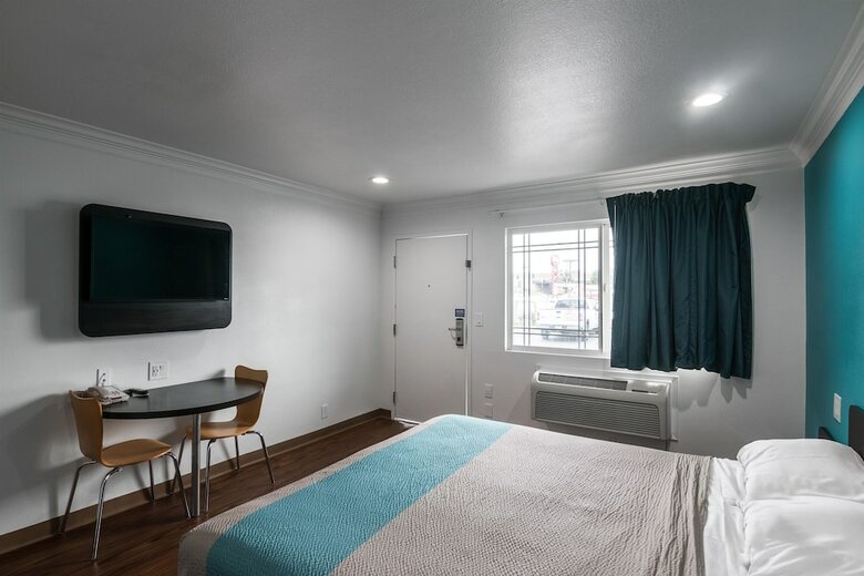 Motel 6 Norwalk