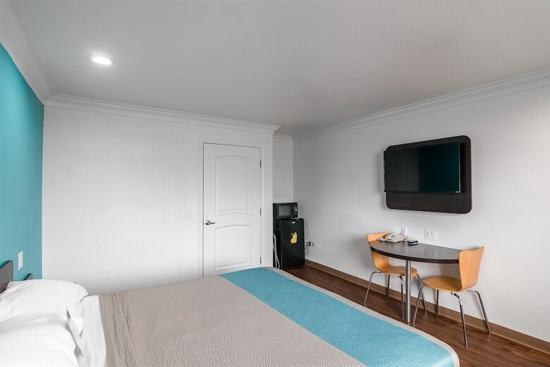 Motel 6 Norwalk