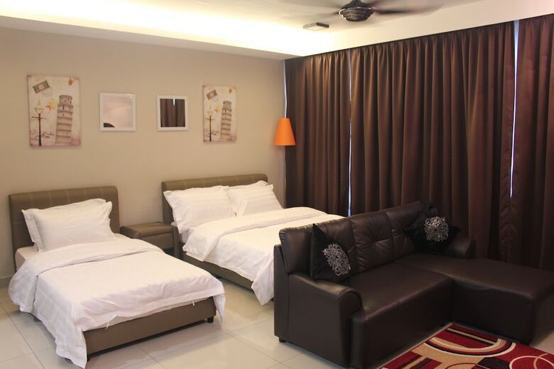Hotel de Houz - Trefoil Setia Alam Home Stay