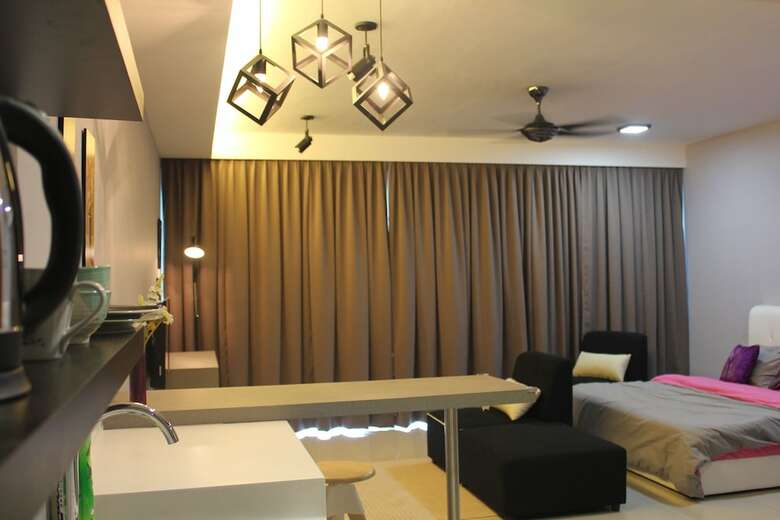 Hotel de Houz - Trefoil Setia Alam Home Stay