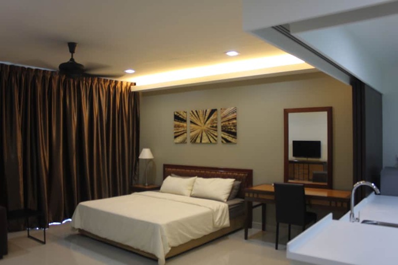 Hotel de Houz - Trefoil Setia Alam Home Stay