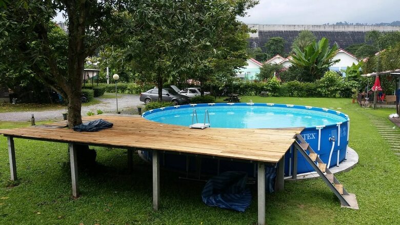 Hotel Levee Camp