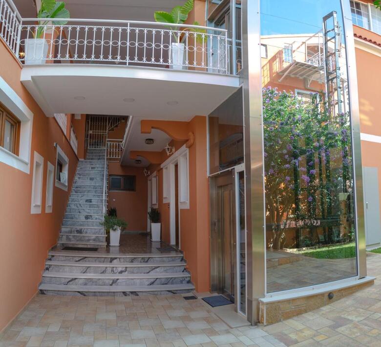 Ano Aparthotel