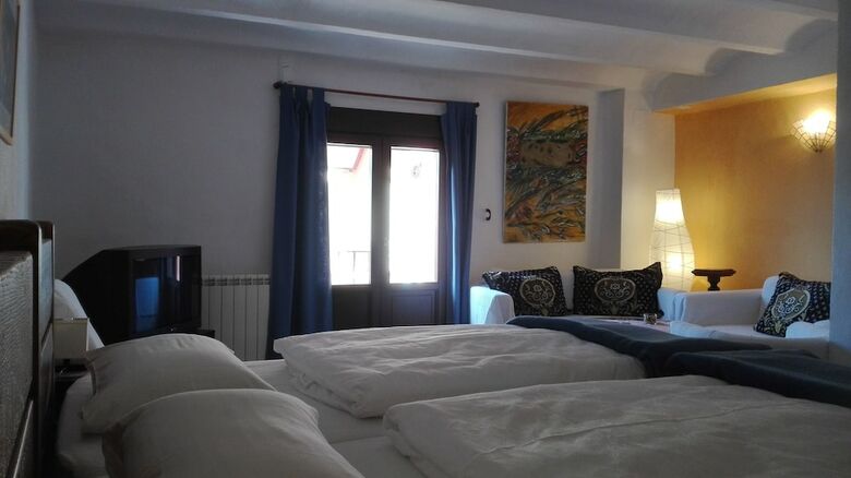 Agroturismo L'alm�ssera Casa Rural & Restaurant