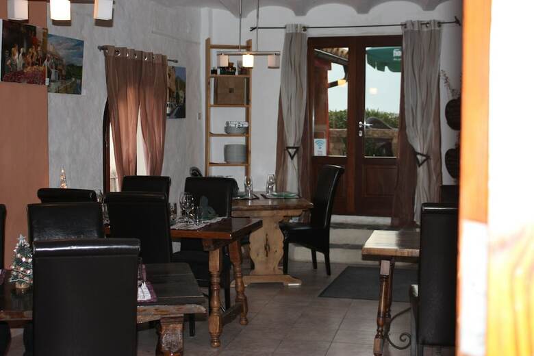 Agroturismo L'alm�ssera Casa Rural & Restaurant