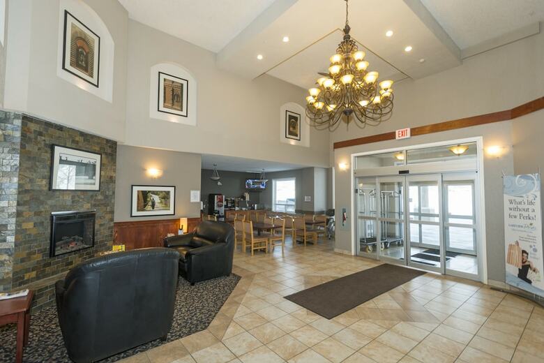 Hotel Lakeview Inns & Suites - Fort Nelson
