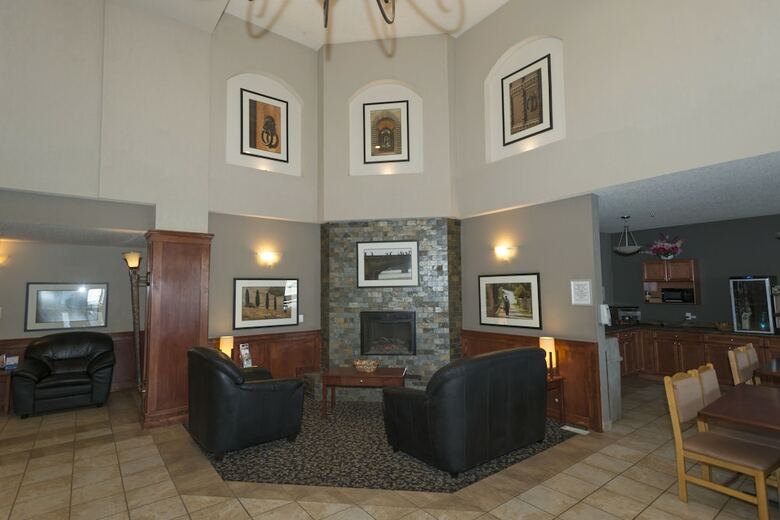 Hotel Lakeview Inns & Suites - Fort Nelson