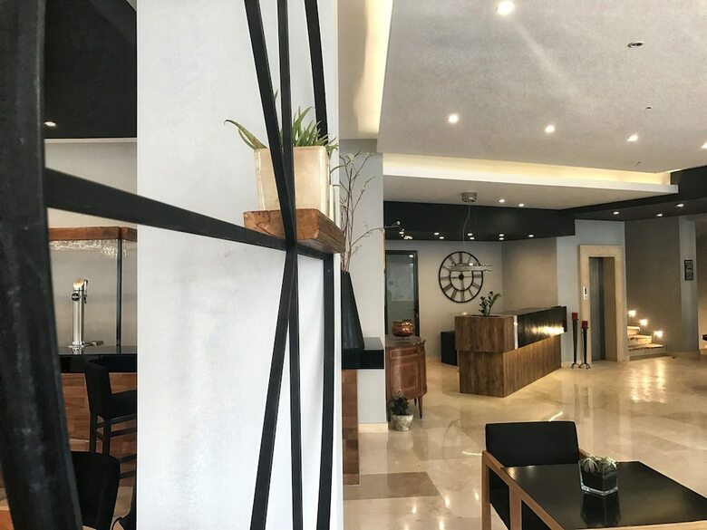 Gq Hotel And Club