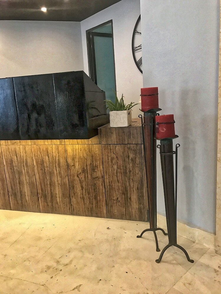 Gq Hotel And Club
