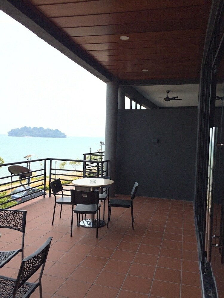 Bayfront Hotel
