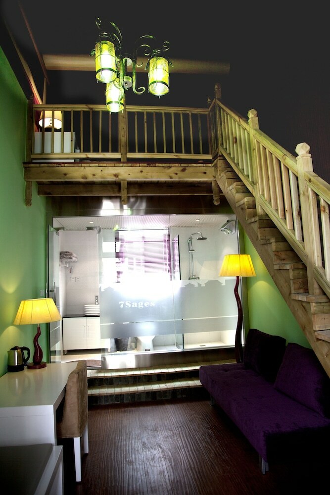 Hostal 7 Sages International Youth Hostel