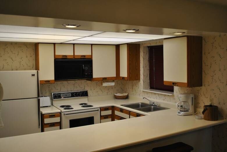 Hotel Laurel Point Resort By Capital Vacations
