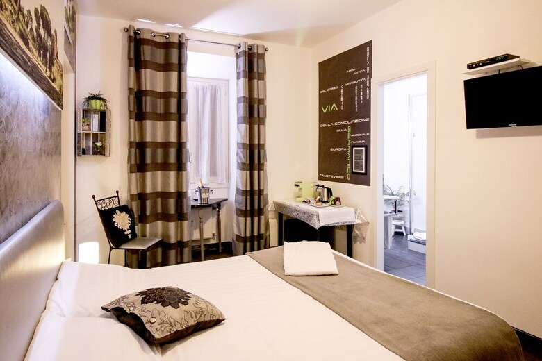 Caroline Rooms Rome