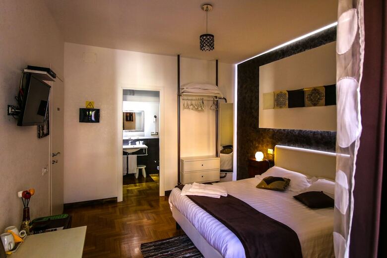 Caroline Rooms Rome