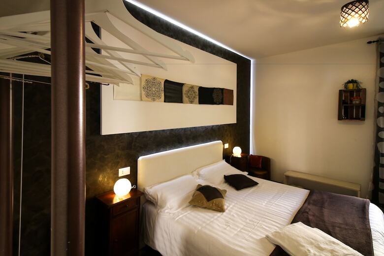 Caroline Rooms Rome