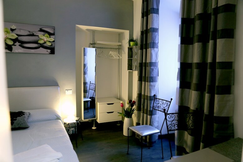 Caroline Rooms Rome