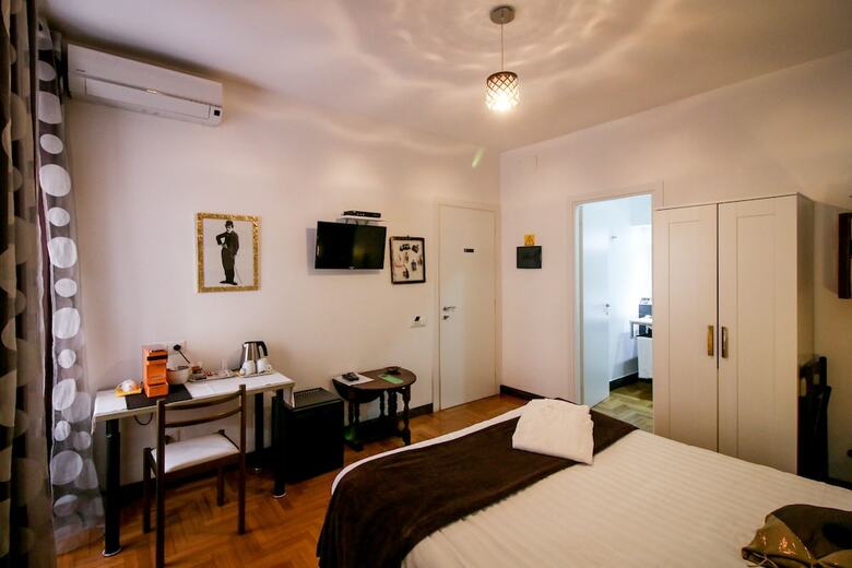 Caroline Rooms Rome