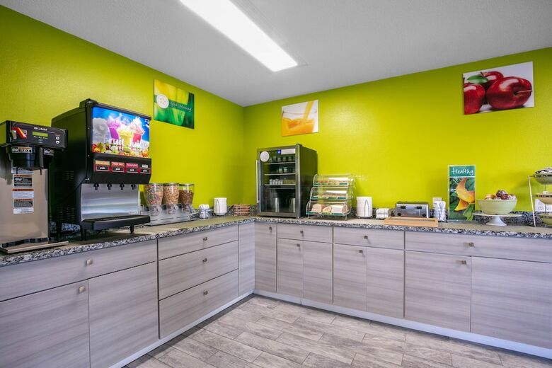 Hotel Quality Inn & Suites Metropolis I-24