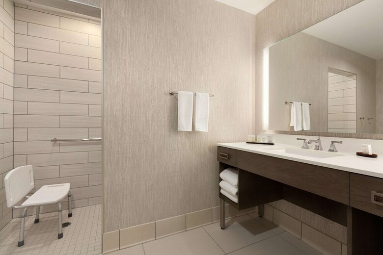Embassy Suites By Hilton San Antonio Brooks Hotel & Spa