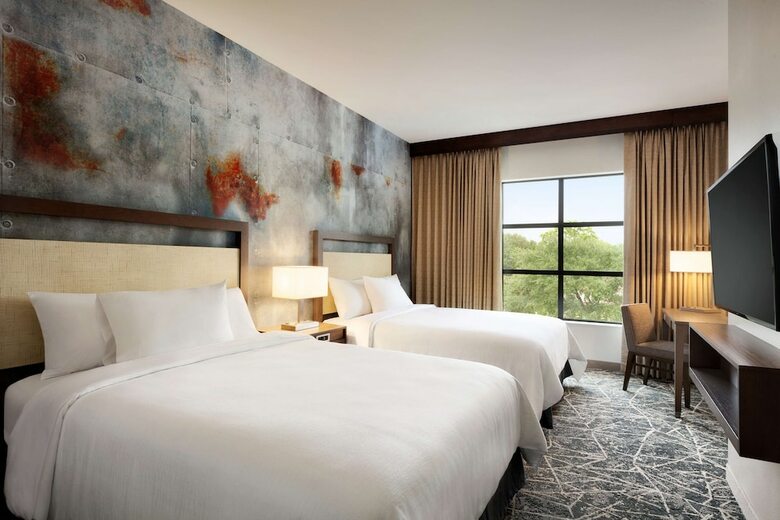 Embassy Suites By Hilton San Antonio Brooks Hotel & Spa