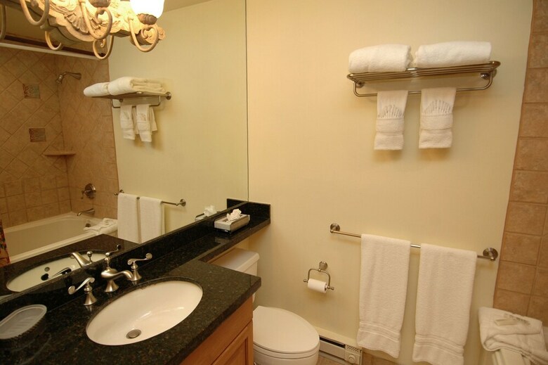 Chateau Eau Claire & Roaring Fork Frias
