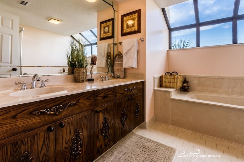 Four Seasons By Luxury Gulf Rentals