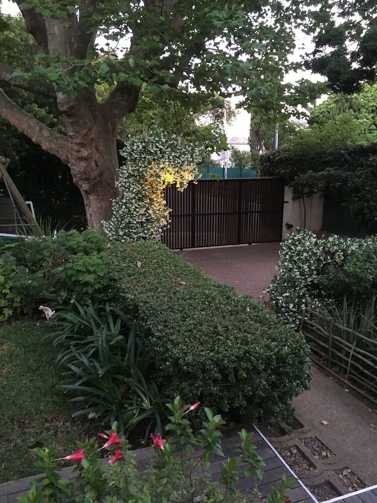 Hotel Hedge House
