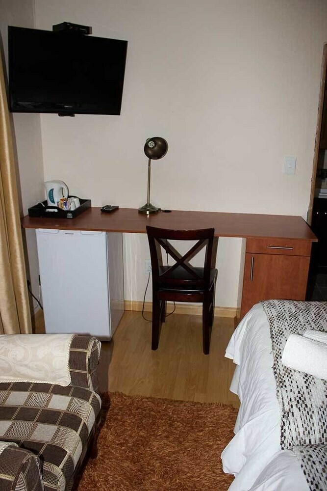 Hotel Ebony And Ivory